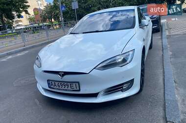 Лифтбек Tesla Model S 2016 в 