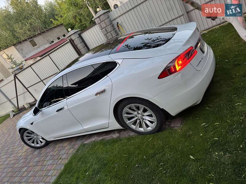 Ліфтбек Tesla Model S 2017 в Києві