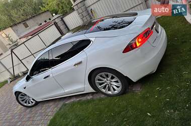 Лифтбек Tesla Model S 2017 в 