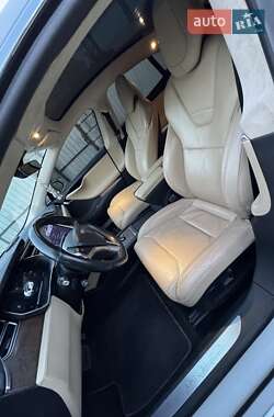 Лифтбек Tesla Model S 2017 в 