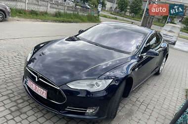 Лифтбек Tesla Model S 2014 в 