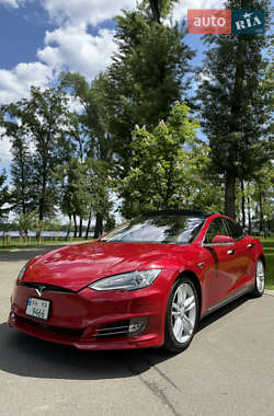 Лифтбек Tesla Model S 2015 в Киеве