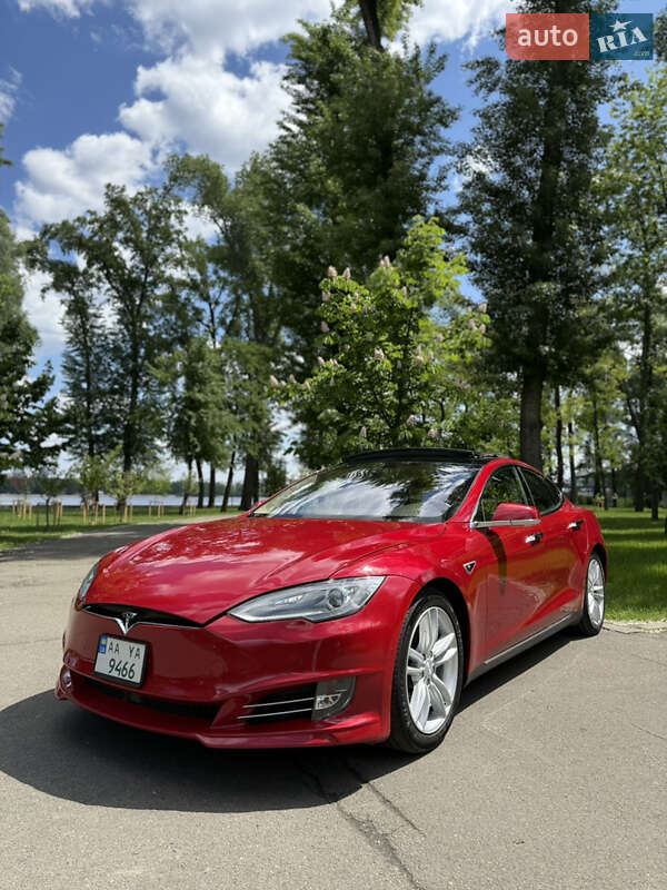 Tesla Model S 2015