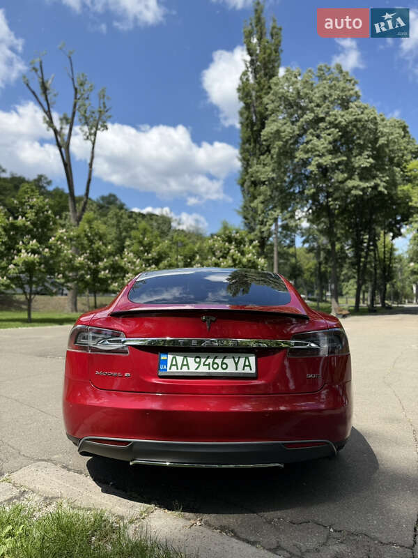 Лифтбек Tesla Model S 2015 в Киеве
