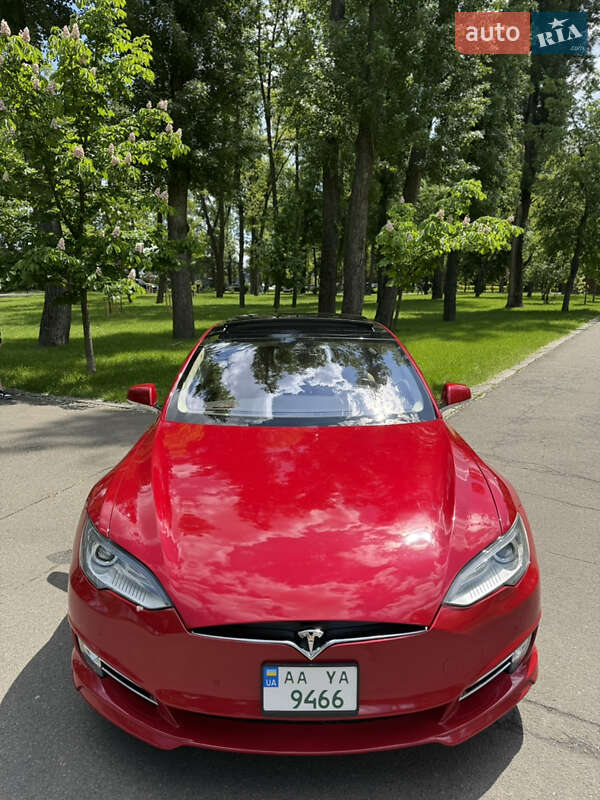 Лифтбек Tesla Model S 2015 в Киеве