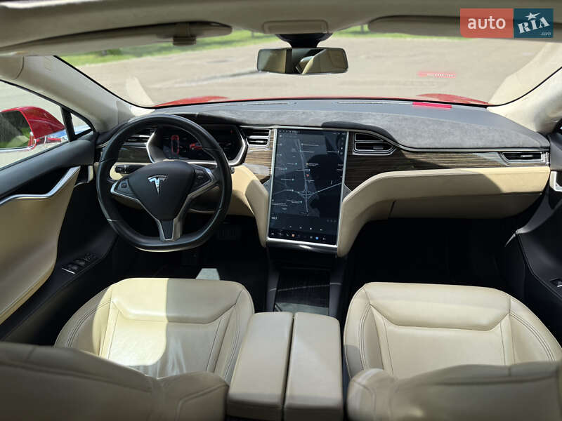 Лифтбек Tesla Model S 2015 в Киеве