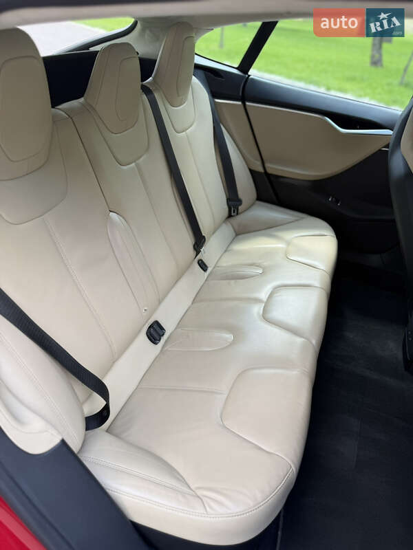 Лифтбек Tesla Model S 2015 в Киеве