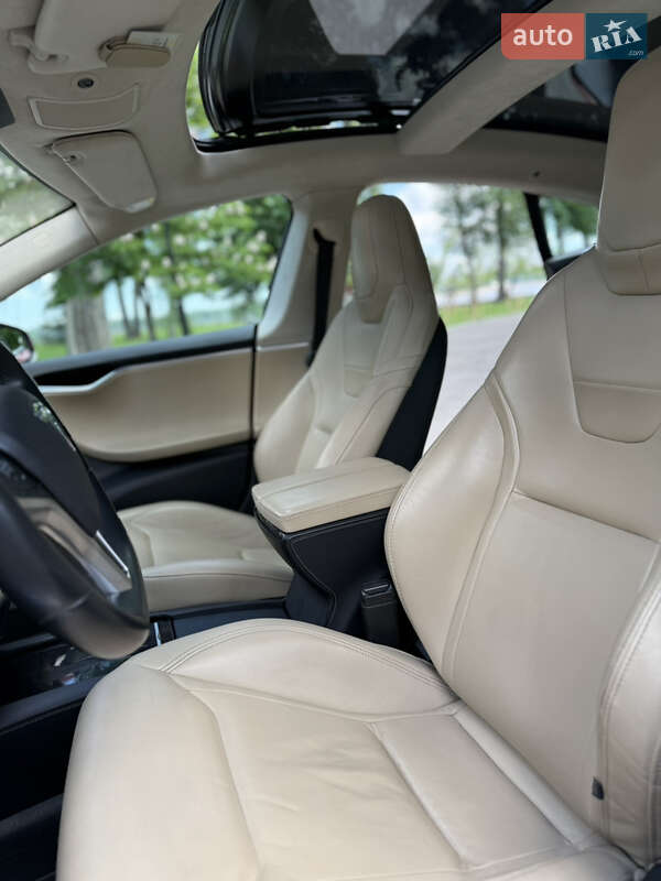 Лифтбек Tesla Model S 2015 в Киеве