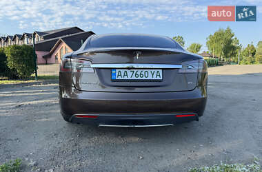 Лифтбек Tesla Model S 2014 в 