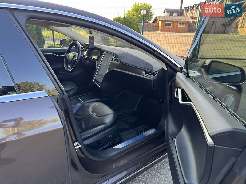 Лифтбек Tesla Model S 2014 в Киеве