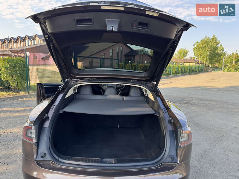 Лифтбек Tesla Model S 2014 в Киеве