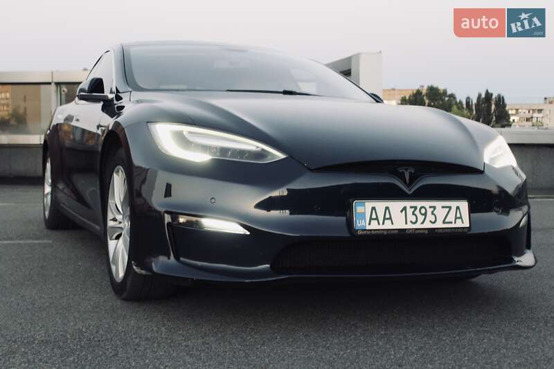 Седан Tesla Model S 2014 в 