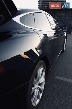 Седан Tesla Model S 2014 в 