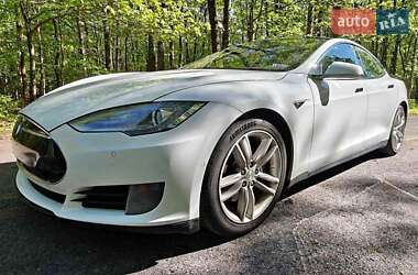 Лифтбек Tesla Model S 2015 в 