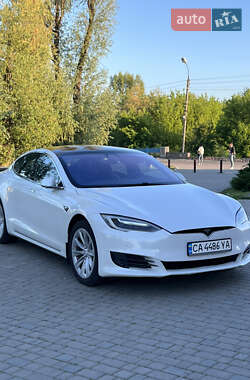 Лифтбек Tesla Model S 2017 в Шполе