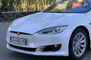 Лифтбек Tesla Model S 2017 в 