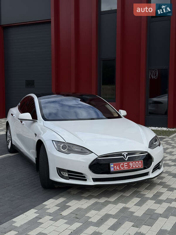 Лифтбек Tesla Model S 2013 в Львове