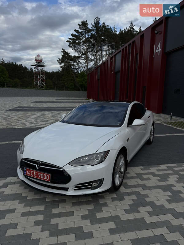 Лифтбек Tesla Model S 2013 в Львове