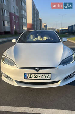 Лифтбек Tesla Model S 2018 в Виннице