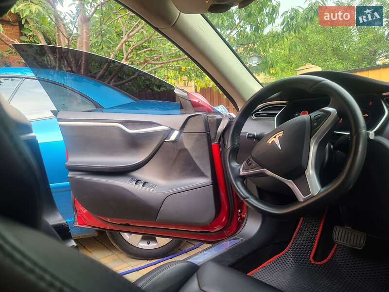 Лифтбек Tesla Model S 2018 в Хмельницком