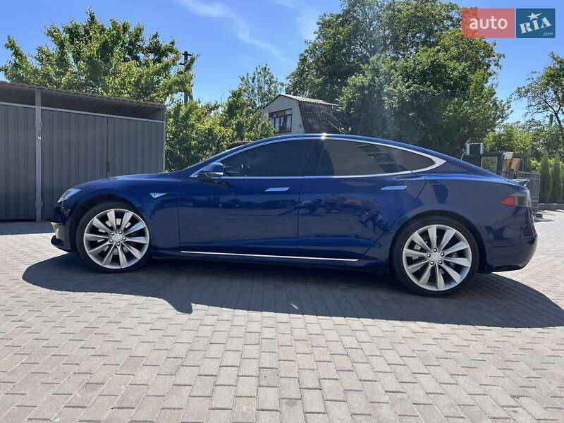 Ліфтбек Tesla Model S 2016 в Дніпрі