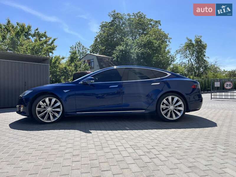 Ліфтбек Tesla Model S 2016 в Дніпрі