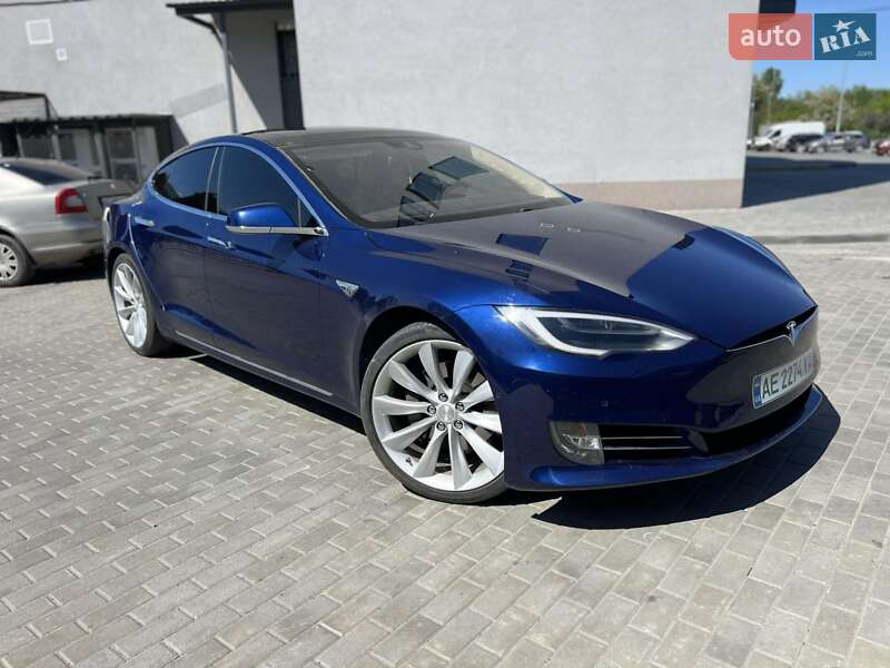 Ліфтбек Tesla Model S 2016 в Дніпрі