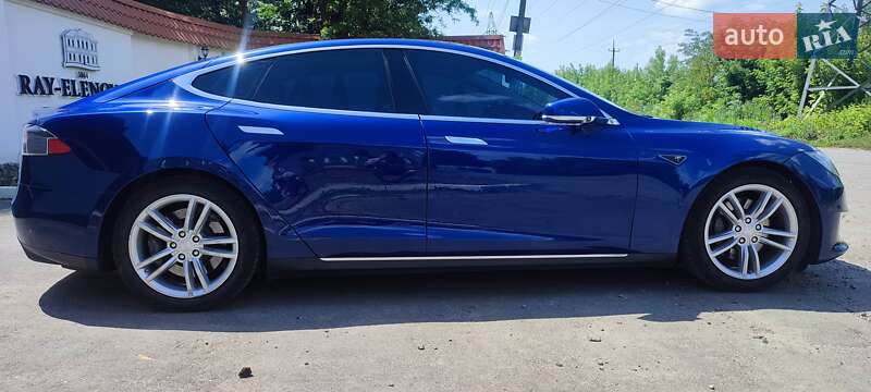Ліфтбек Tesla Model S 2015 в Харкові