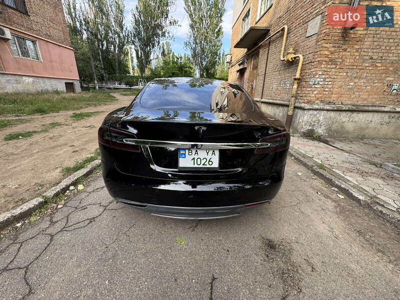 Ліфтбек Tesla Model S 2014 в Миколаєві