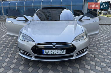 Лифтбек Tesla Model S 2014 в 