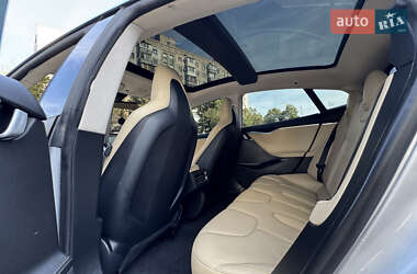 Лифтбек Tesla Model S 2014 в 