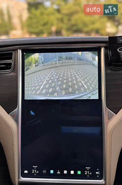 Лифтбек Tesla Model S 2014 в 