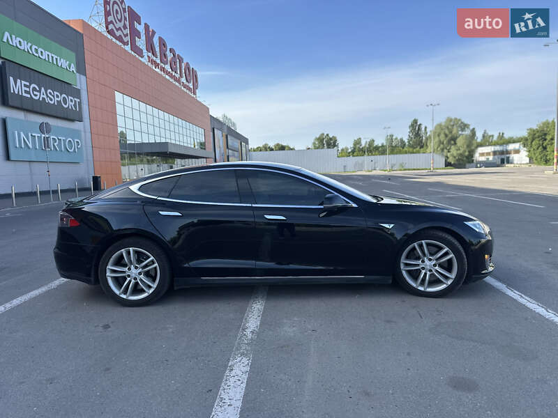 Лифтбек Tesla Model S 2015 в Полтаве