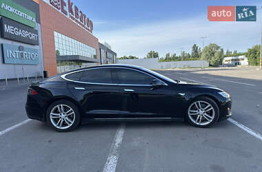 Лифтбек Tesla Model S 2015 в 