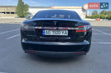 Лифтбек Tesla Model S 2015 в 