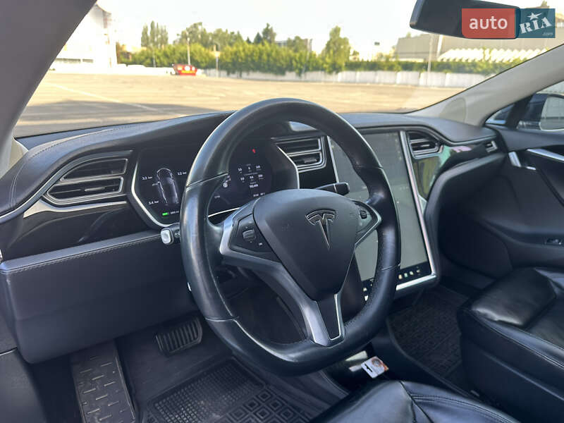 Лифтбек Tesla Model S 2015 в Полтаве