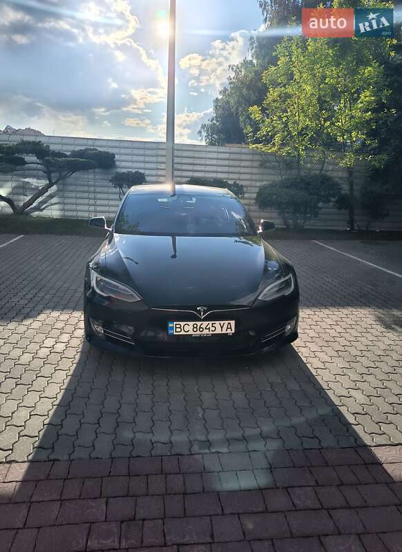 Лифтбек Tesla Model S 2018 в Львове