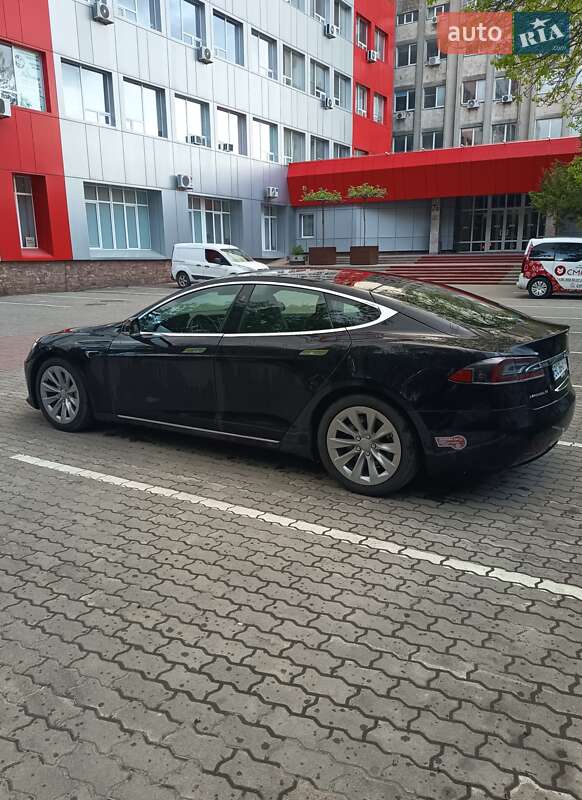 Лифтбек Tesla Model S 2018 в Львове