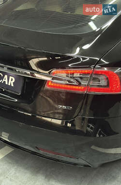 Лифтбек Tesla Model S 2017 в 