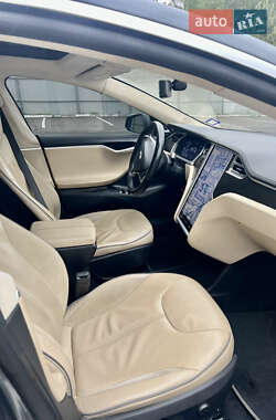 Лифтбек Tesla Model S 2013 в 
