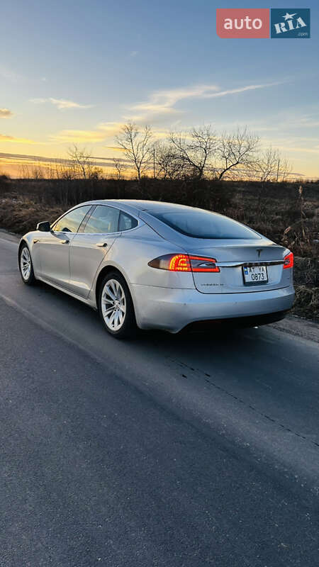 Ліфтбек Tesla Model S 2016 в Івано-Франківську