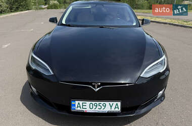 Лифтбек Tesla Model S 2017 в 