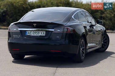 Лифтбек Tesla Model S 2017 в 