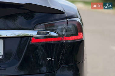 Лифтбек Tesla Model S 2017 в 