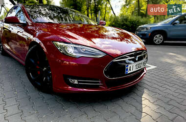 Лифтбек Tesla Model S 2014 в 