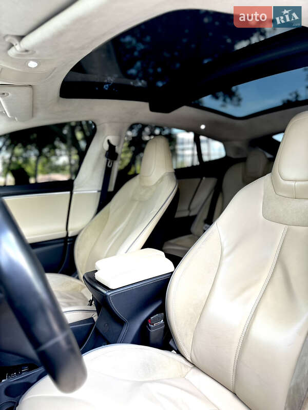Лифтбек Tesla Model S 2014 в Киеве