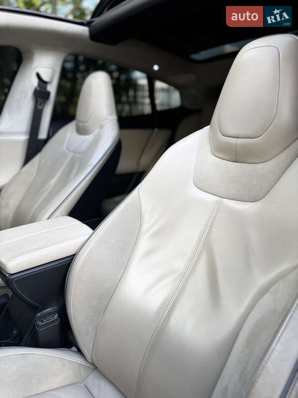 Лифтбек Tesla Model S 2014 в Киеве