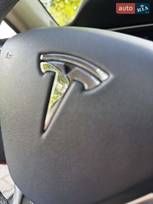 Лифтбек Tesla Model S 2014 в Киеве