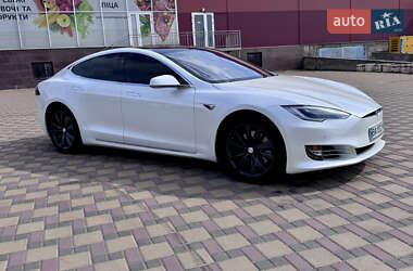 Лифтбек Tesla Model S 2017 в 