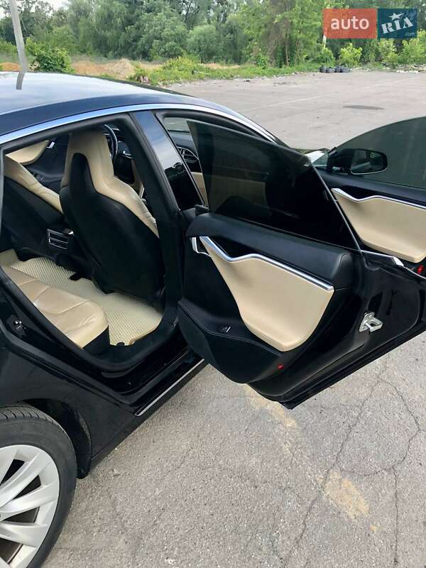 Лифтбек Tesla Model S 2016 в Киеве фото 8 Лифтбек Tesla Model S 2016 в Киеве